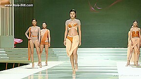 Chinese model in sexy lingerie show 19
