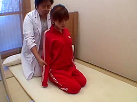 Chiropractor on Women Volleyball Player