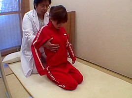Chiropractor on Women Volleyball Player