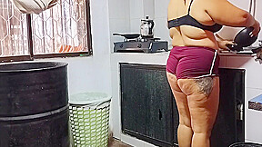 Chubby Latina With A Big Ass Likes Me To Look At Her When She Cleans   Real Homemade - Hindi Sex