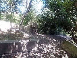 City trip blowjob in the park