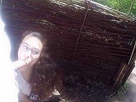 City trip blowjob in the park
