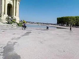 City trip blowjob in the park