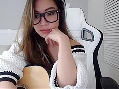 Convincing Erotic To Masturbate Onto Cam