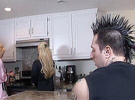Crazy Threesome With 2 Blond