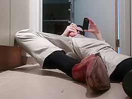Cum-rich wank in OTC black Falke Airport socks & beige suit