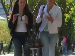 Cutie in tight jeans flaunts her ass in a hot candid street video