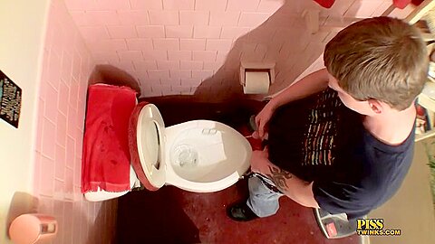 Days Of Straight Boys Pissing - Cooper Reeves And Welsey Kincaid