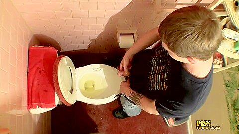 Days Of Straight Boys Pissing - Cooper Reeves And Welsey Kincaid