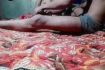 Desi Aunty Ki Cremie Chut Ko Chata Aur Tang Failakar Chudai Kiya