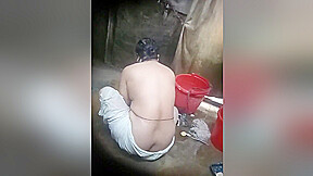 Desi Bhabhi Bathing Record In