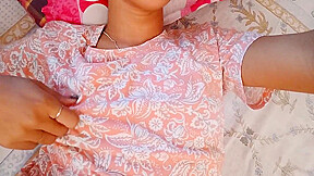 Desi Girl Showing Boobs