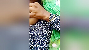 Desi Girl Shows Boobs And Pussy To Lover