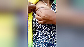 Desi Girl Shows Boobs And Pussy To Lover