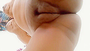 Dhakas Sexy Priya Aunty Masturbates