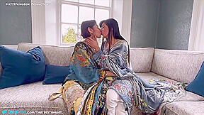 Divorced Bhabi Seduces Aaliyah