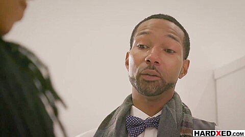 Ebony Babe Introduces Her Pussy To The New Bbc Neighbor