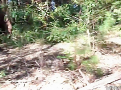 El Me Encontro Orinando En El Bosque Ahi La Folle (pillados En Publico)