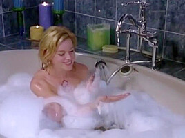 Elizabeth Banks Masturbating And Having A Orgasm In Bathtub