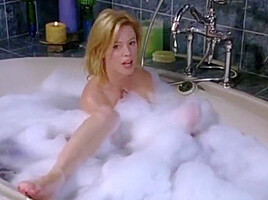 Elizabeth Banks Masturbating And Having A Orgasm In Bathtub