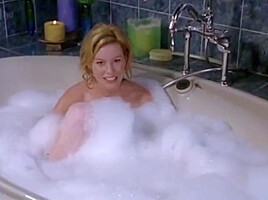 Elizabeth Banks Masturbating And Having A Orgasm In Bathtub