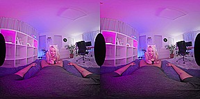 Erotic Gaming Session Starring Amber Kawaii
