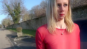 Eve, Barmaid d'un club libertin, ne jure que par la double-penetration !