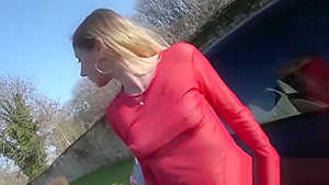 Eve, Barmaid d'un club libertin, ne jure que par la double-penetration !