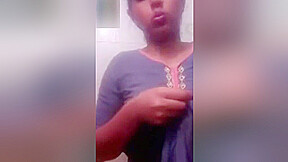 Exclusive- Sexy Look Indian Girl Showing Her Boobs On Video Cal