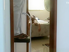 Exhibitionist ebony chick flashes electrician