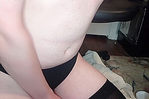 Femboy Masaturbates With Buttplug Vib Toy!