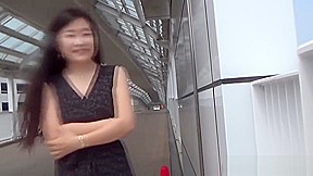 Fetish asian whore peeing in gutter