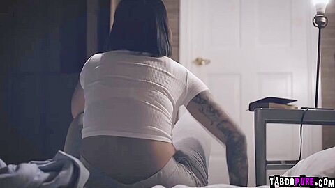 Finds Seth To Give Herself And Pussy With Ivy Lebelle
