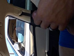 Flash sexy young milf