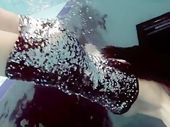 Flashing bright tits underwater makes everyone horny