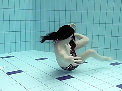 Flashing bright tits underwater makes everyone horny