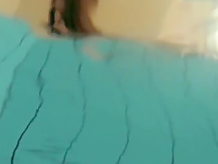 Flashing bright tits underwater makes everyone horny