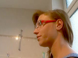 Frauen die gern mal die Klammotten ausziehen 4