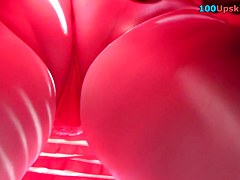 Free upskirt video of the sexy MILF in tight skirt