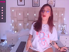 Gamer Girl - Hermosa Chica Otaku Pelirroja Se Desnuda Para Ti