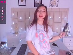 Gamer Girl - Hermosa Chica Otaku Pelirroja Se Desnuda Para Ti