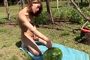 Gardener tranny plays with different vegetables and fucks waterm