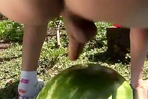 Gardener tranny plays with different vegetables and fucks waterm