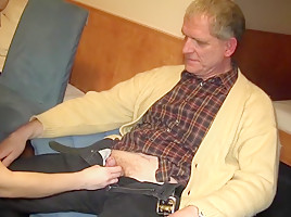 Geile Krankenschwester fickt den Patienten für extra Trinkgeld