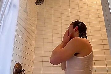Getting Wet In The Shower And Feeling My Body Lucadelreyfans B