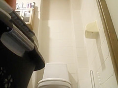 HC mature pissing with an anal plug