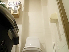 HC mature pissing with an anal plug