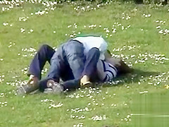 Handjob in the park for her lucky boyfriend