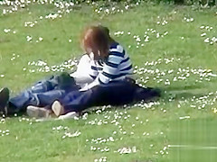 Handjob in the park for her lucky boyfriend