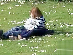 Handjob in the park for her lucky boyfriend